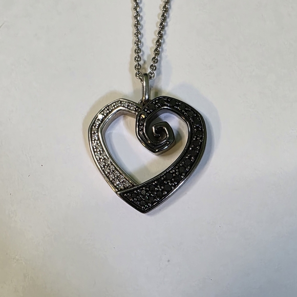 Kay Disney Treasures The Nightmare Before Christmas Heart Necklace - Picture 1 of 1